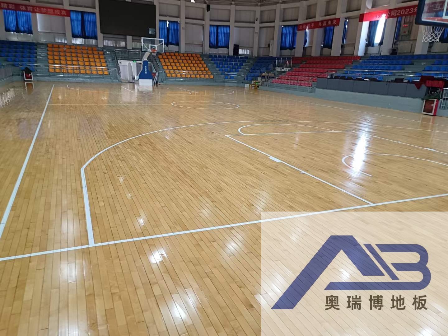 体育场馆实木运动木地板打磨翻新让旧馆换新颜
